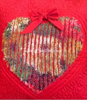 Coussin décoratif motif Coeur fleuri patchwork fait main