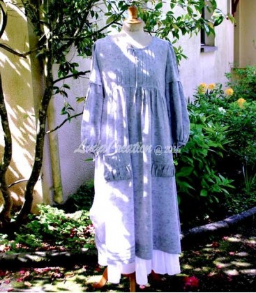 Robe longue boho esprit campagne en coton naturel gris avec son jupon blanc